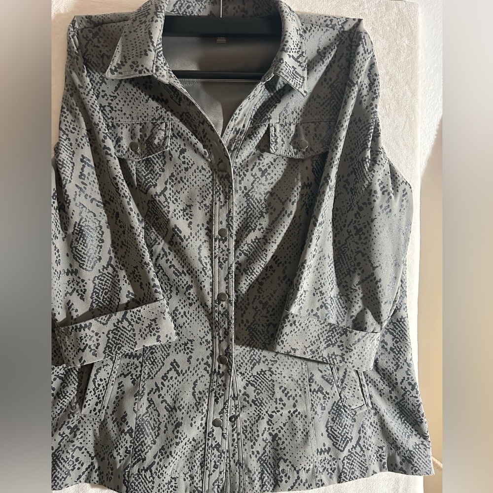 JM COLLECTION| Blazer/Button Up| Gray Animal Print| Petite XL
